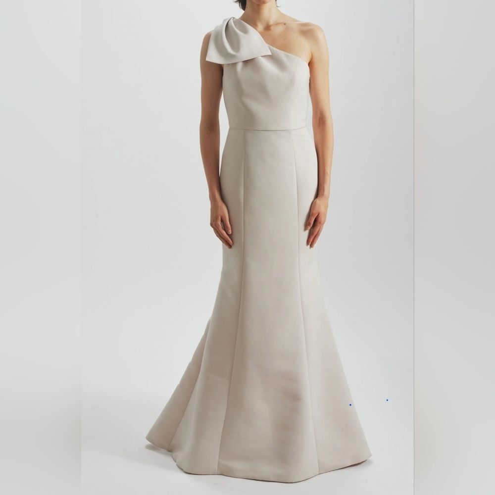 Amsale Cream One-Shoulder Dress